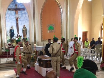 Mit militärischen Ehren